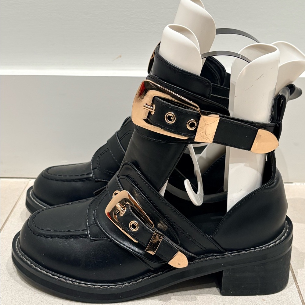 Stylish Black Buckle Ankle Boots - Picture 5 of 8